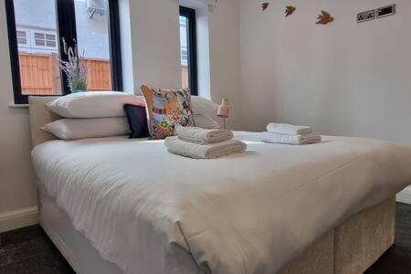 Beautiful Apartment Overlooking A Garden لندن المظهر الخارجي الصورة