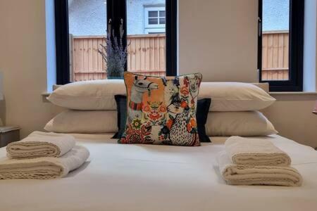 Beautiful Apartment Overlooking A Garden لندن المظهر الخارجي الصورة