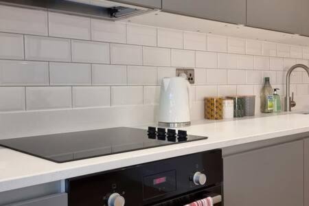 Beautiful Apartment Overlooking A Garden لندن المظهر الخارجي الصورة