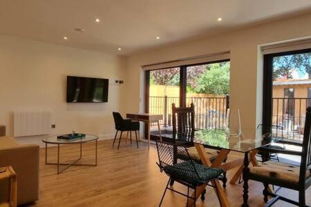 Beautiful Apartment Overlooking A Garden لندن المظهر الخارجي الصورة