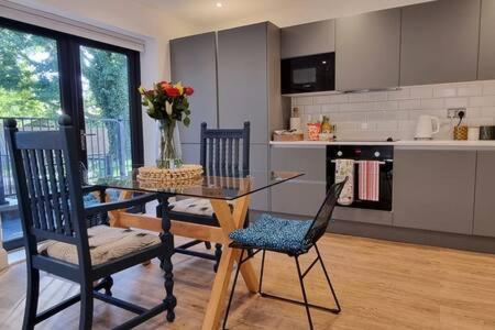 Beautiful Apartment Overlooking A Garden لندن المظهر الخارجي الصورة